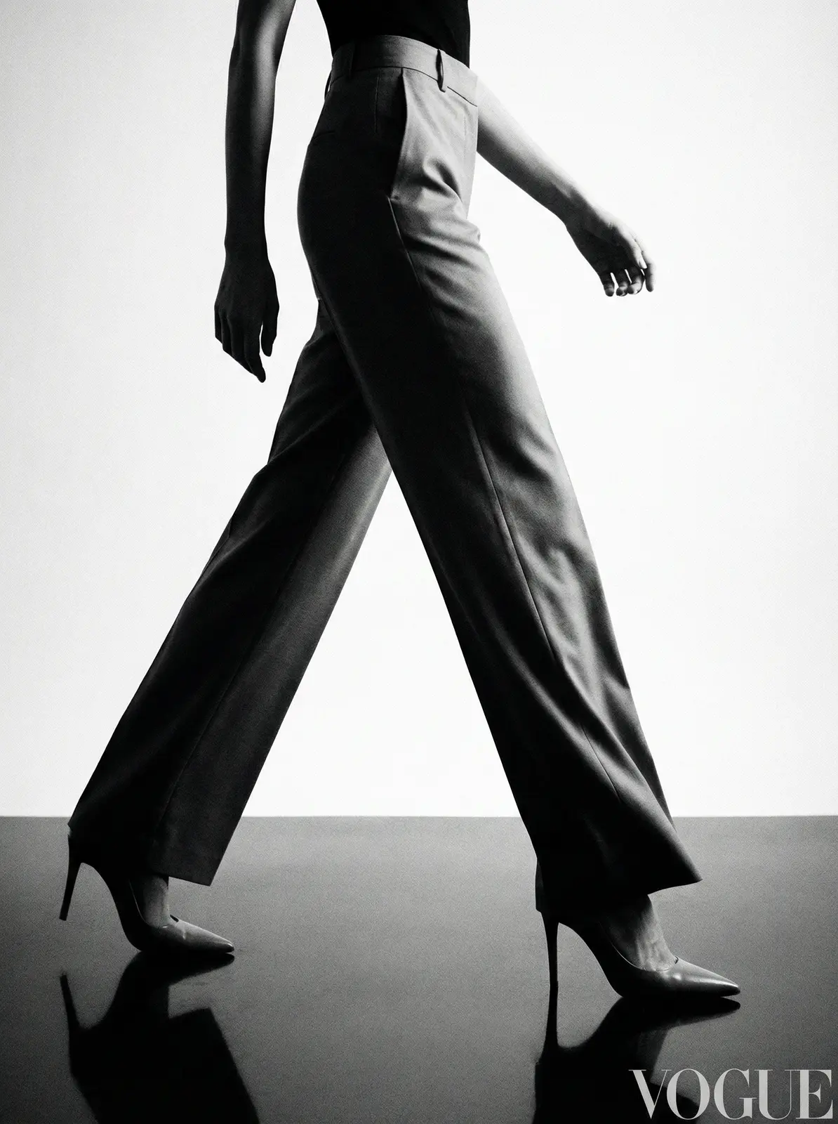 暗网 大长腿 设计师长裤高跟鞋影像
